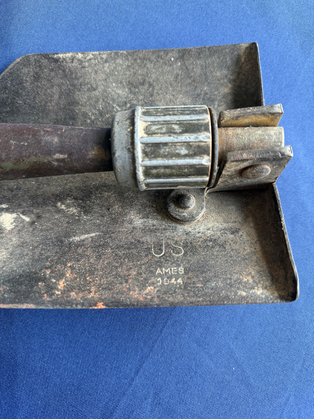 Original WWII U.S. Entrenching Shovel (Ames 1944)