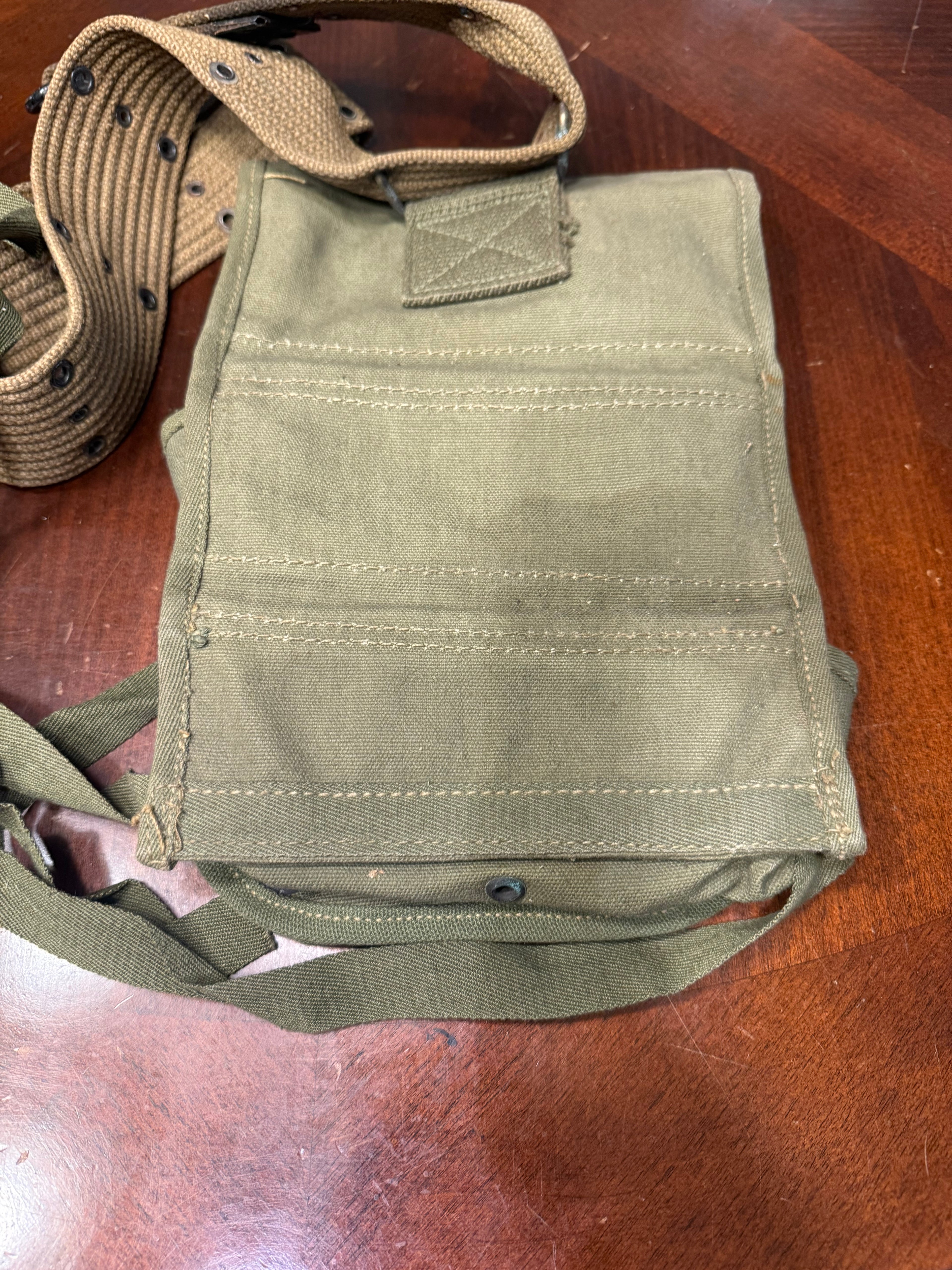 WW2 US grenade pouch