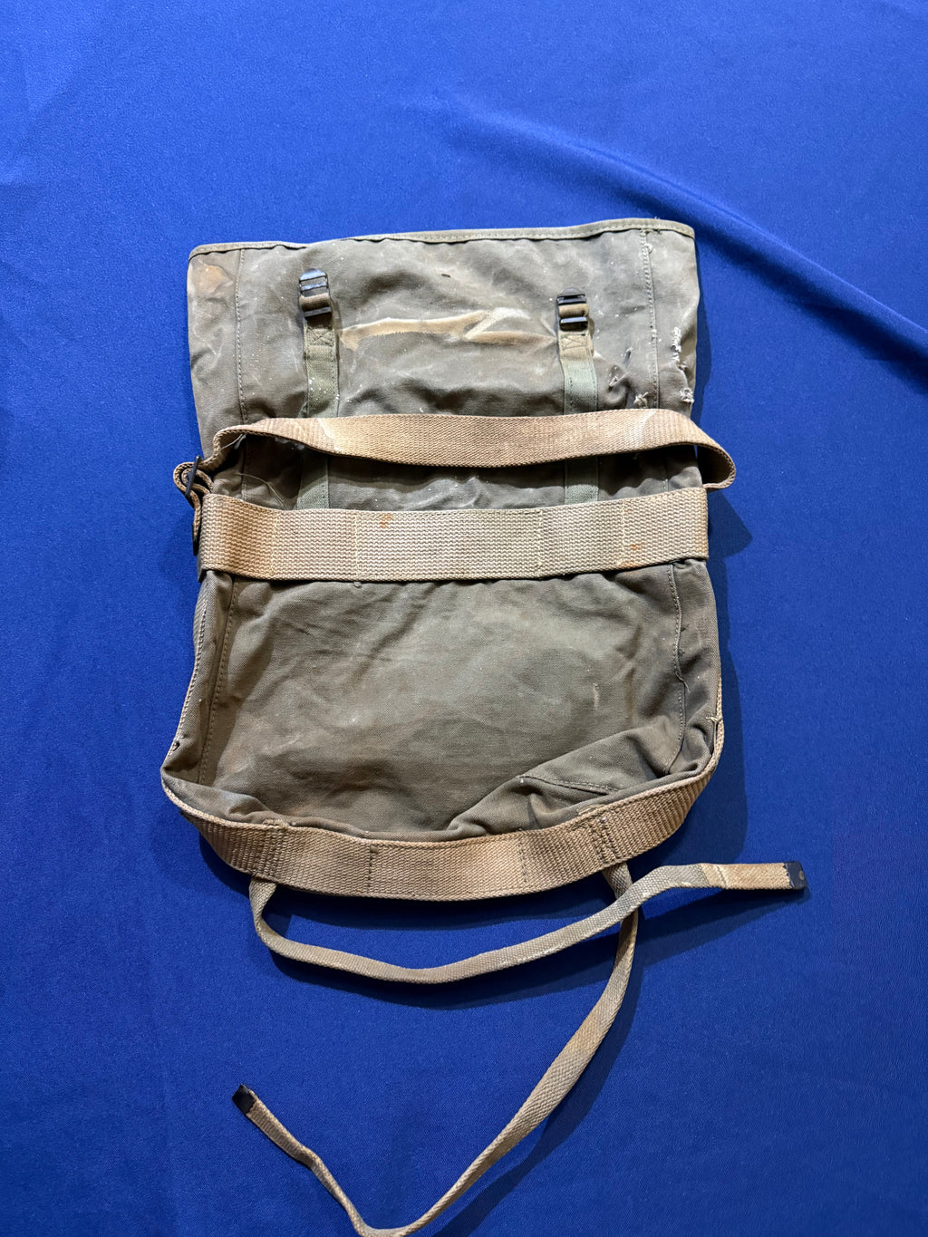 Original WW2 USMC Knapsack with field applied camo