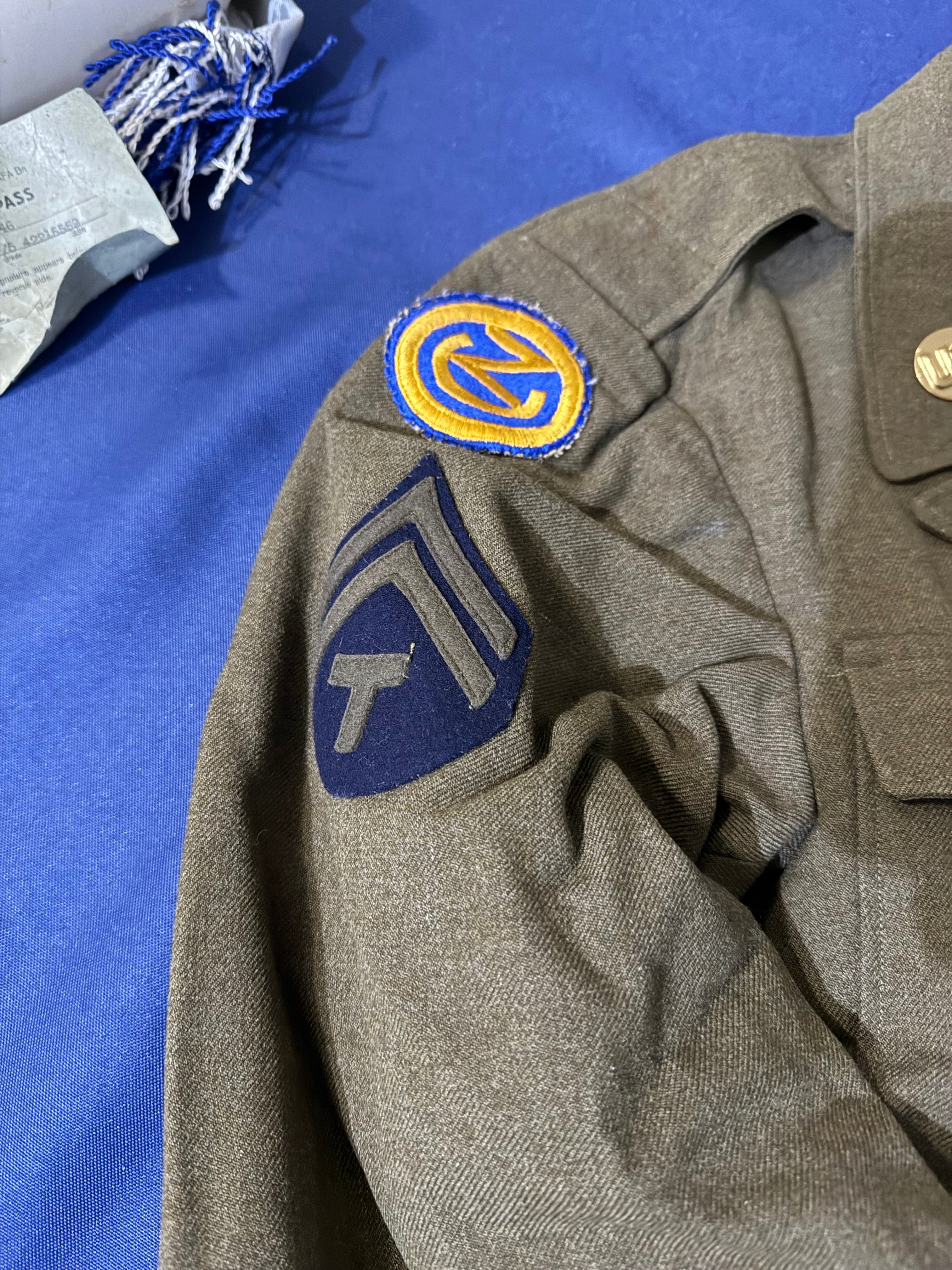 Original WWII U.S. Army uniform grouping attributed to John Reed, who served with the 16th Armored Field Artillery Battalion of the 9th Armored Division and later associated with the 102nd Infantry Division, known as the “Ozark” Division.
