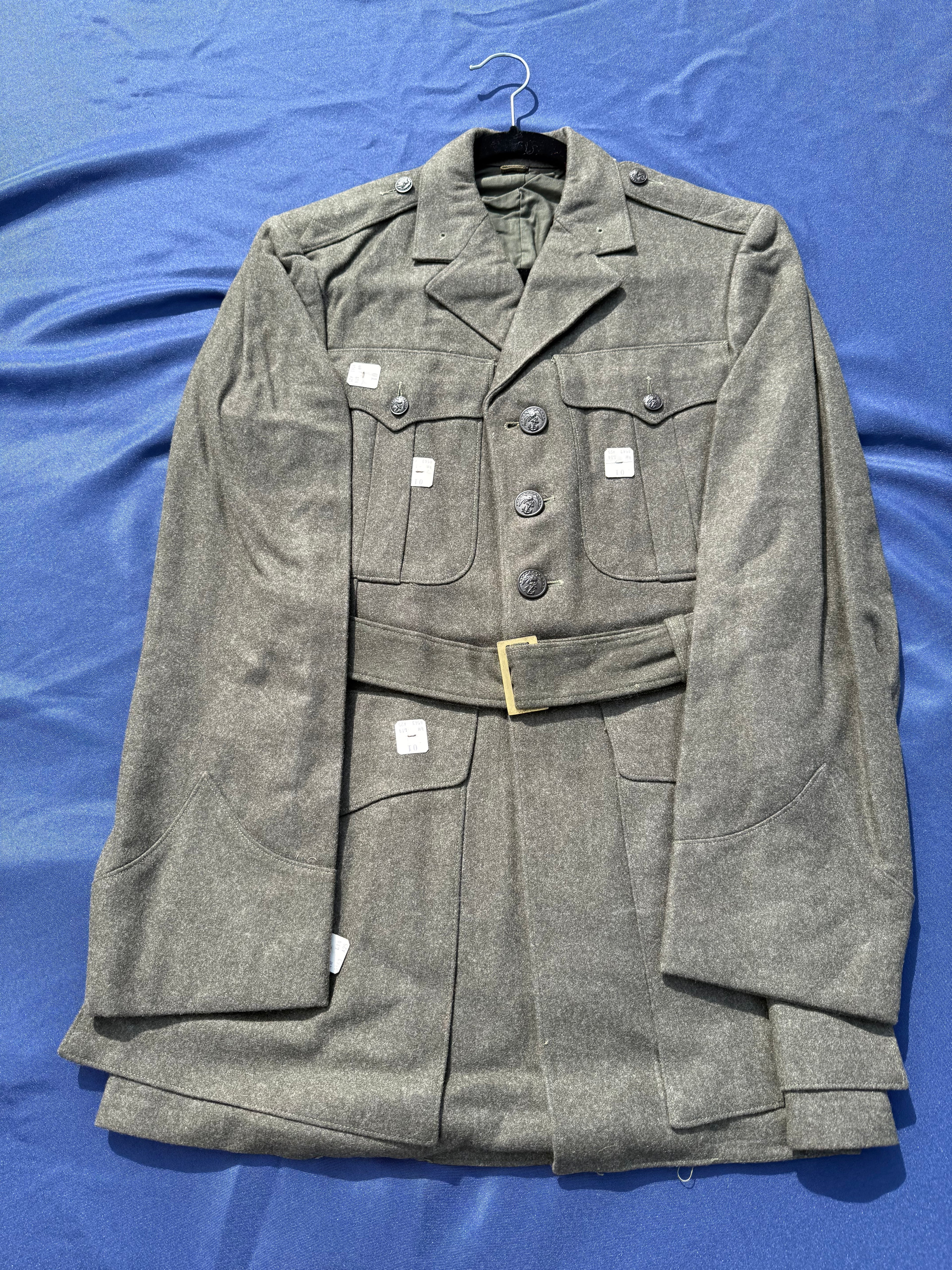 Original WW2 USMC dress green jacket with cutter tags