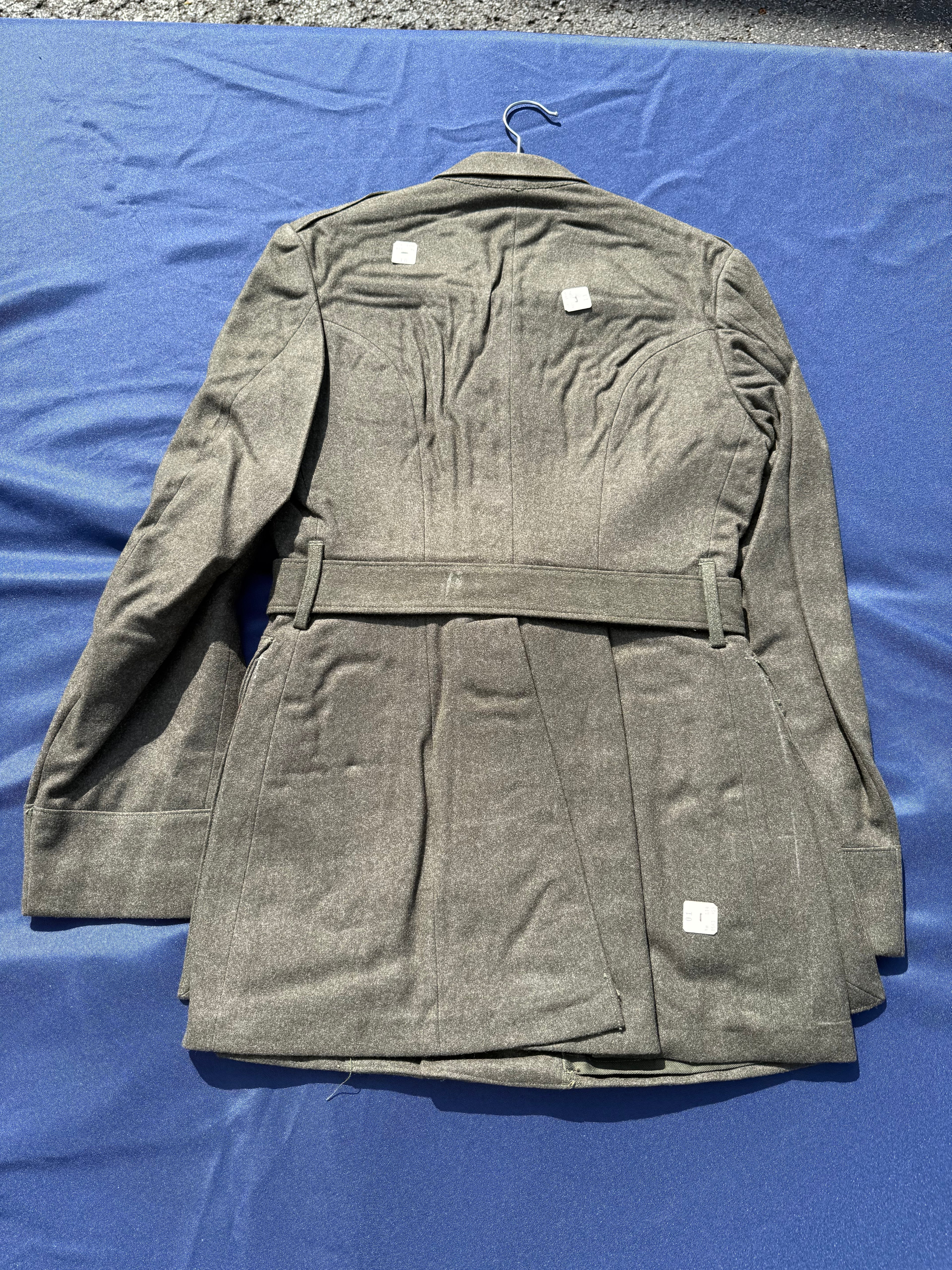 Original WW2 USMC dress green jacket with cutter tags